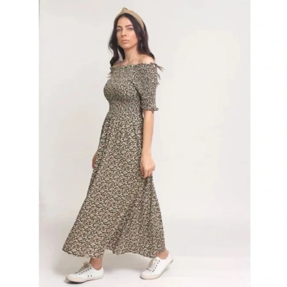 Dress Forum | Smocked Bodice Floral Midi Dress - Picture 4 of 13